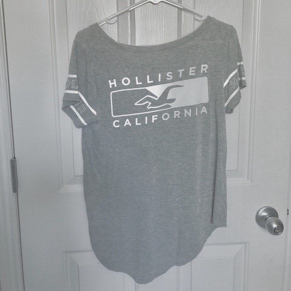 a hollister, super soft tee! - Picture 2 of 2